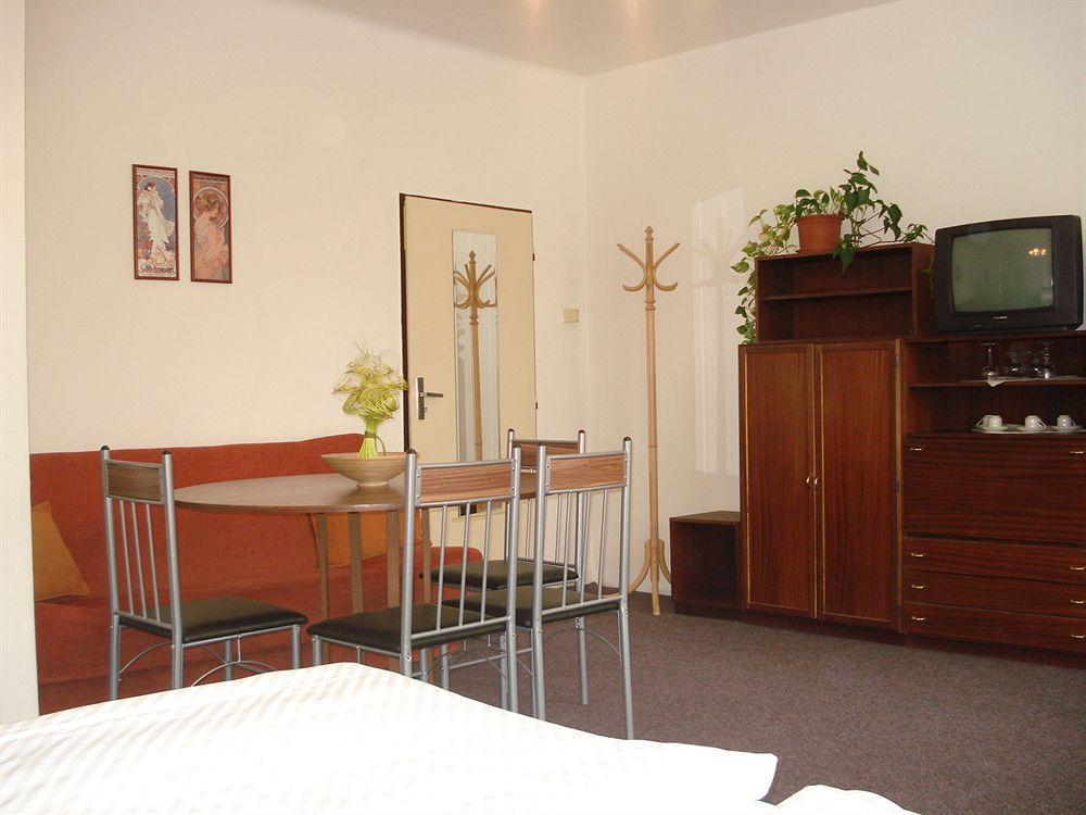 Pension Unie Prague Ngoại thất bức ảnh