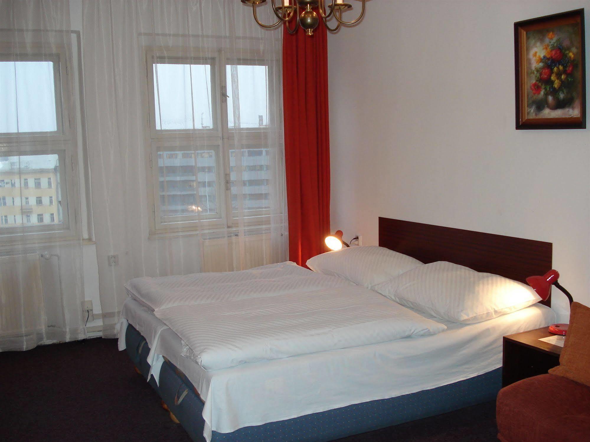 Pension Unie Prague Ngoại thất bức ảnh